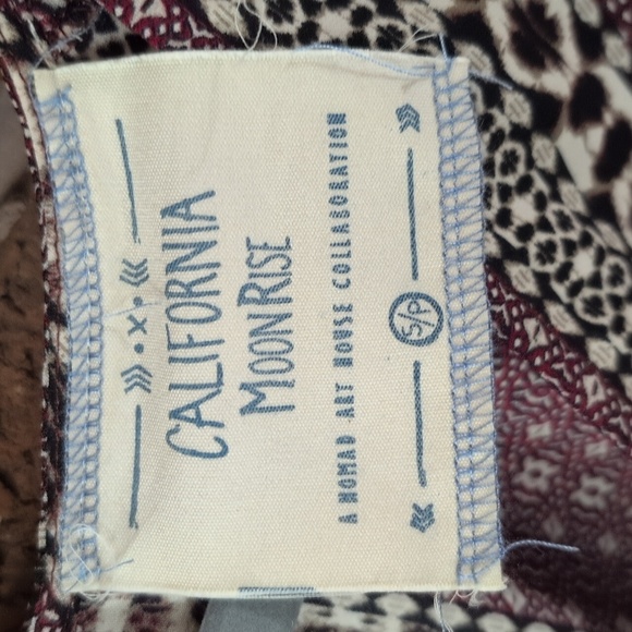 California Moonrise Bohemian Patterned Bell Sleeve Shorts Romper Size Small - Picture 6 of 9